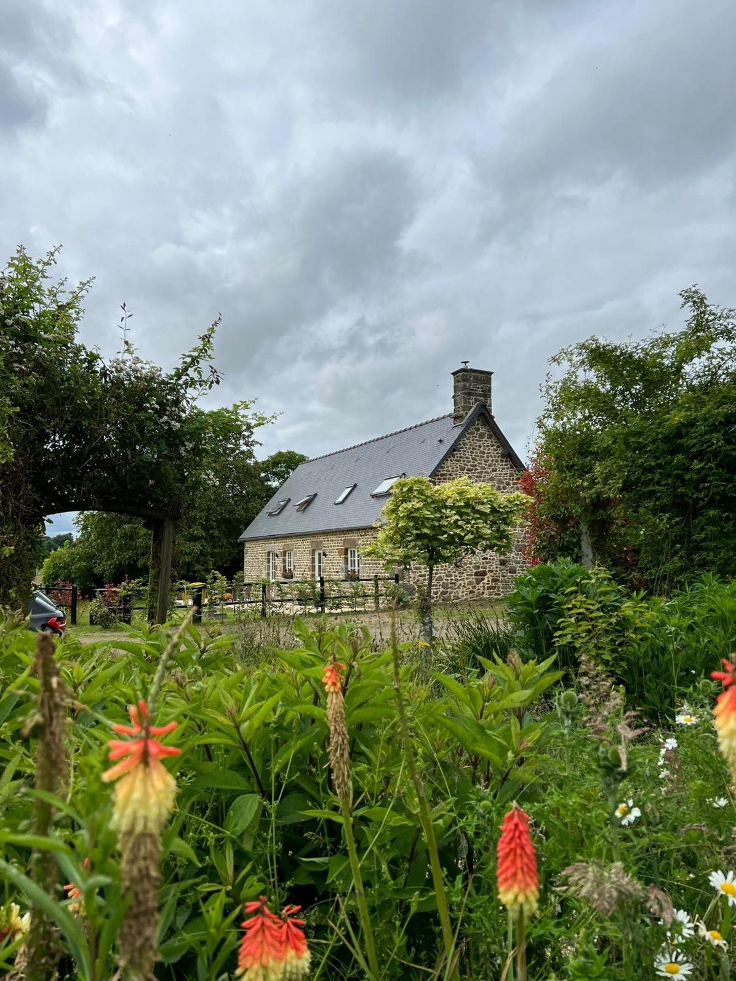 Maison De La Grange, Chaulieu Sourdeval Bagian luar foto